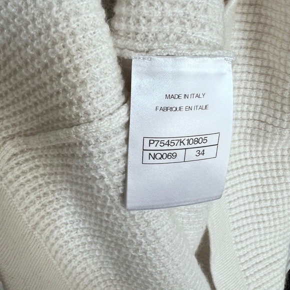 Brandnew condition Chanel sweater - Picture 7 of 8